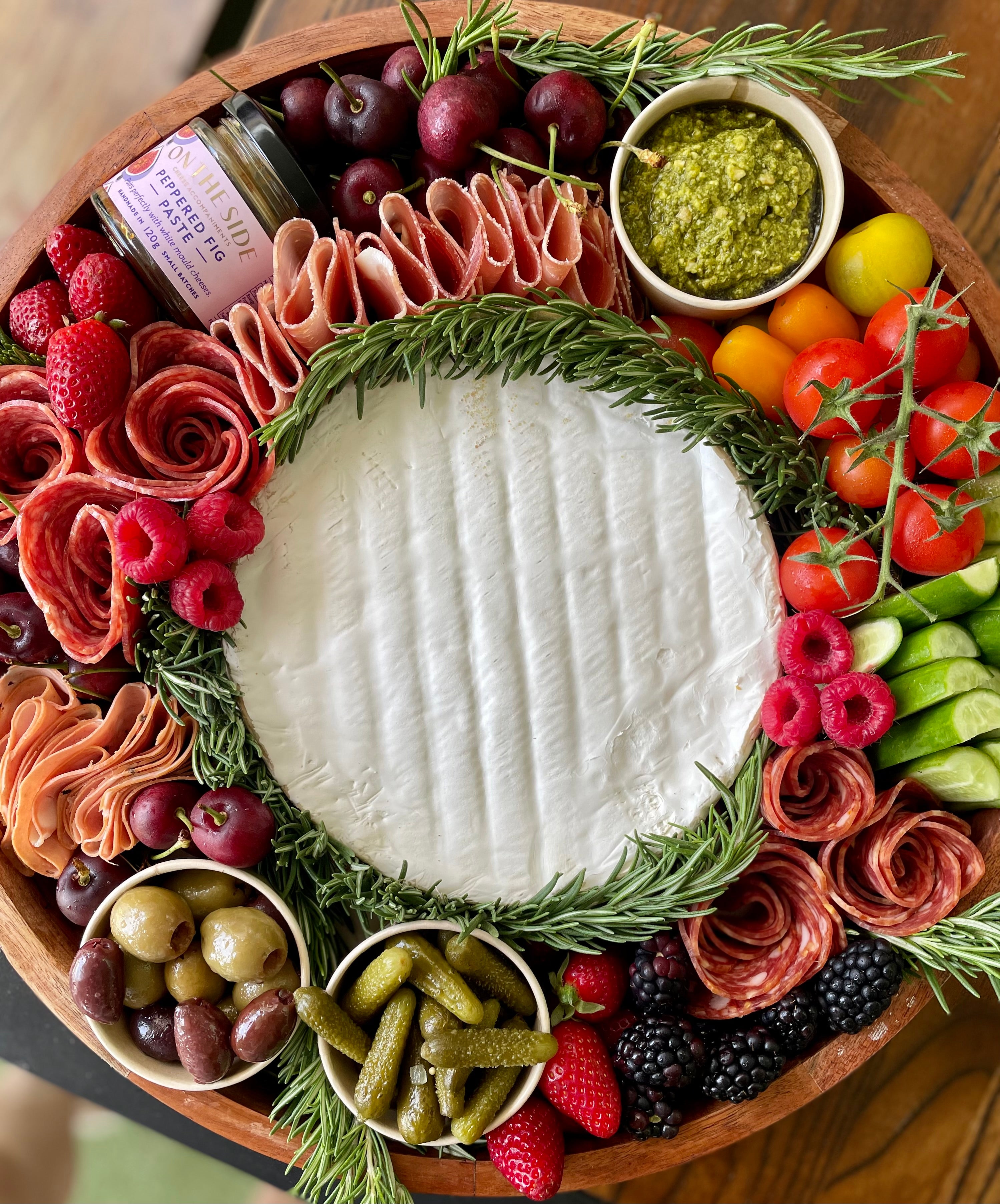 Christmas Wreath Platter for 18-20 Guests – Brie, Salami
